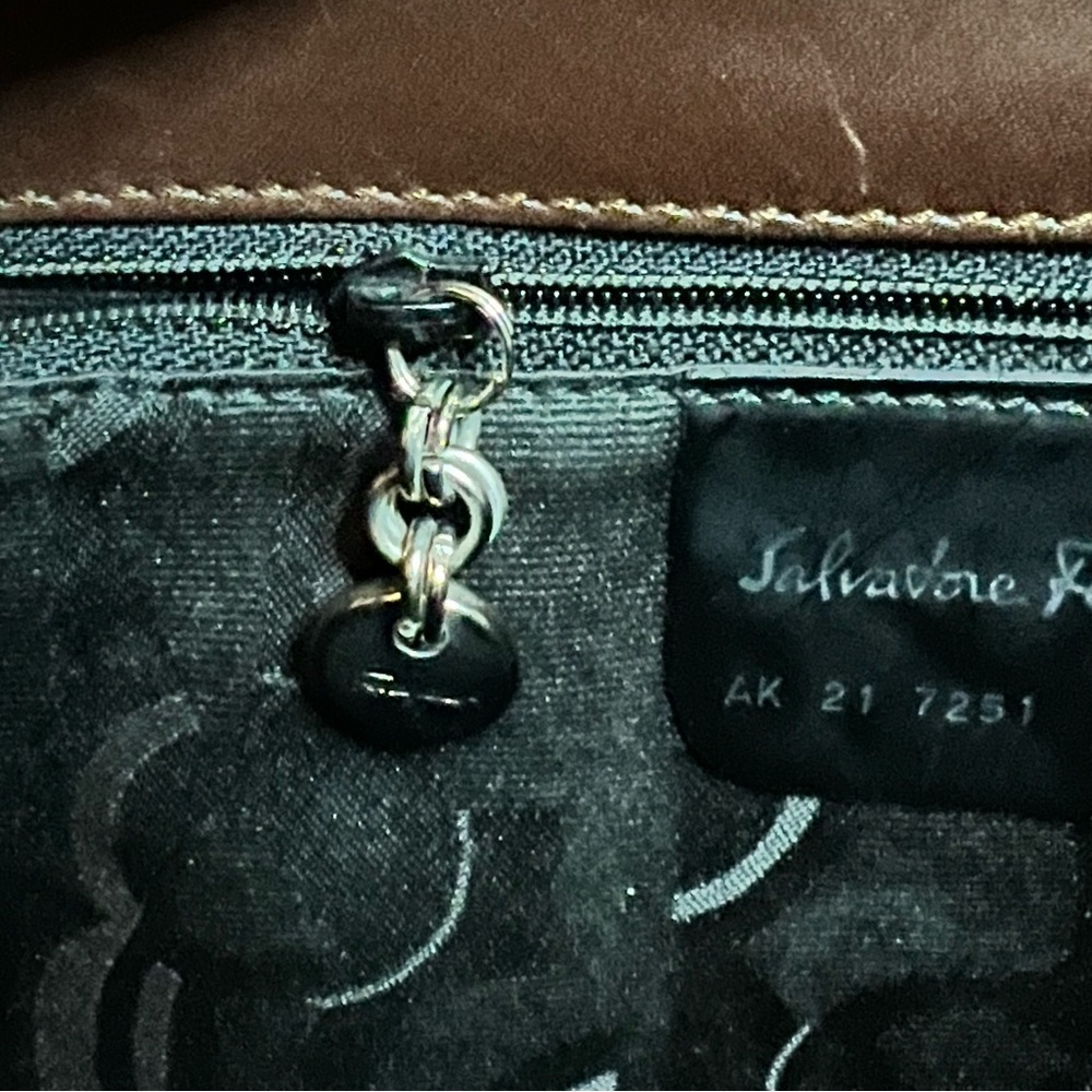 🌟FINAL🌟 1980s Vintage Ferragamo Heavy Brown Leather Shoulder Bag. - Picture 11 of 14